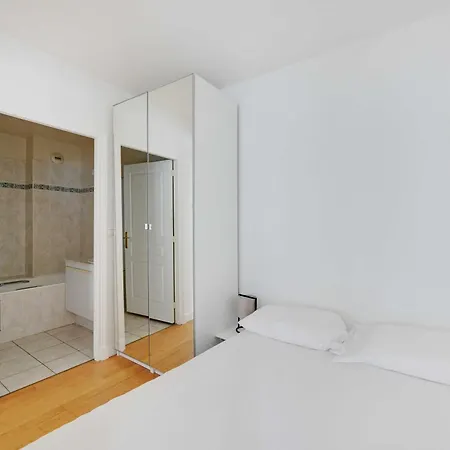 Beautiful 1br-2p-champs Elysee-st Lazare Paris