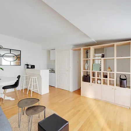Beautiful 1br-2p-champs Elysee-st Lazare Apartment Paris