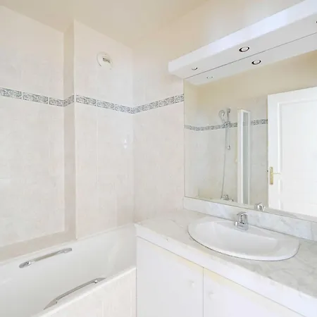 Beautiful 1br-2p-champs Elysee-st Lazare Apartment *