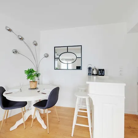 Beautiful 1br-2p-champs Elysee-st Lazare Apartment Paris